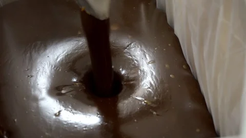 Packing of hot chocolate and chocolate paste in the manufacture of confectionery Stockbeeldmateriaal 129361985