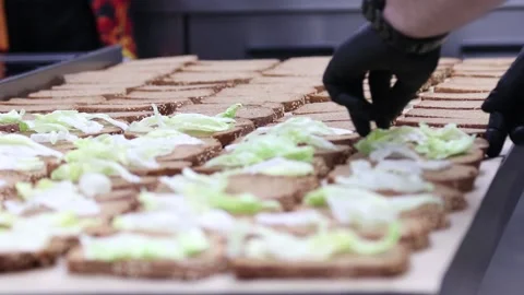 Packing of sandwiches 動画素材 133458484