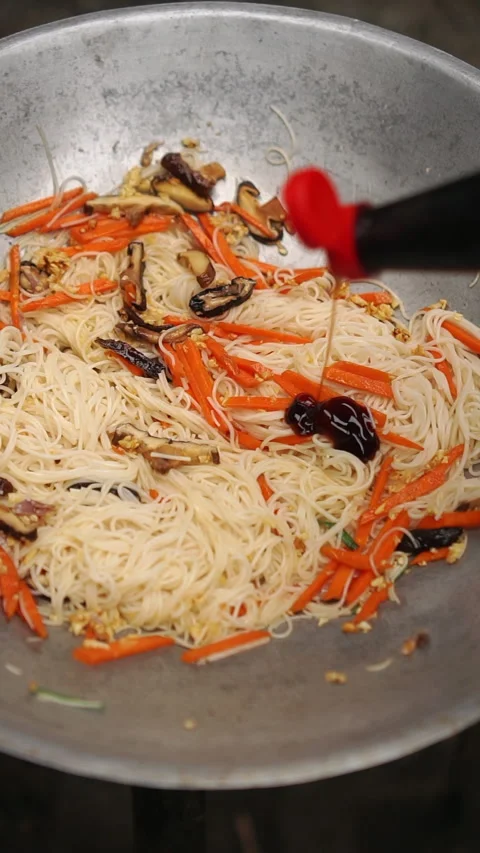 Pad Mee Sua, Thai stir-fried longevity noodles with vegetables. Stock-Footage 337396150