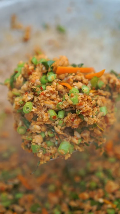Pad Prik Gaeng Pla, Thai stir-fried scraped fish meat with red curry paste. Stock Footage 337464364