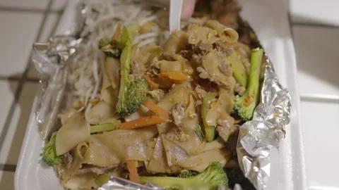 Pad see ew take out being scooped Stock Footage 305791899