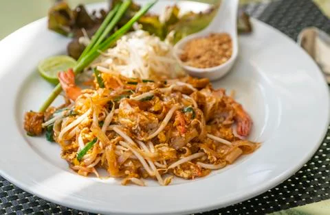 Pad Thai or Thai traditional stir-fried noodle with shrimps, close up juicy P Stock Photos