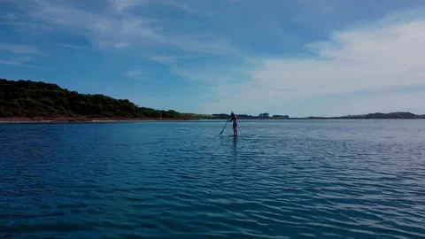 Paddle Boarder on Tranquil Lake Видео 250140880