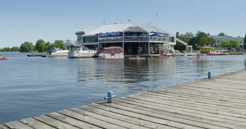 Paddle Boating And Kayaking On Dows Lake Vidéo 66570529