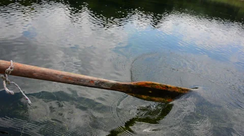 Paddle in mirrored water Video stock 26156792