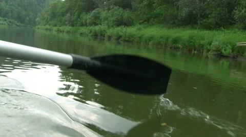 Paddle Moving Through Water Видео 46732064