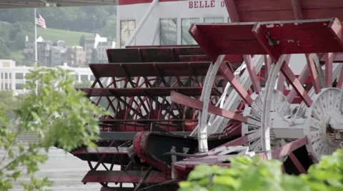 PADDLE WHEEL BOAT, BELLE OF CINCINNATI, CLOSE UP ON PADDLE WHEEL, STATIC SHOT Stock Footage 59184030