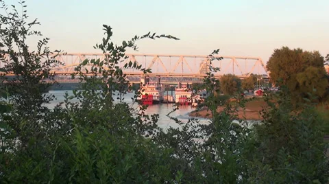 Paddle Wheel steamer on Ohio River 動画素材 34632367