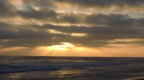 Paddling Out Video stock 65060027