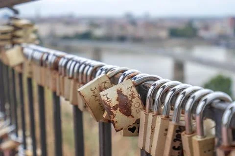 A padlock attached to a bridge railing in a spring park. Lovelock. Foto stock