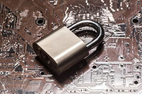 Padlock on a computer circuit board Stockfoto's