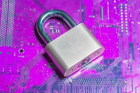 Padlock on a computer circuit board Stockfoto's