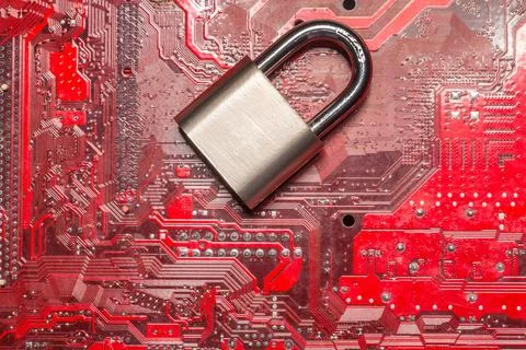 Padlock on a computer circuit board Stockfoto's