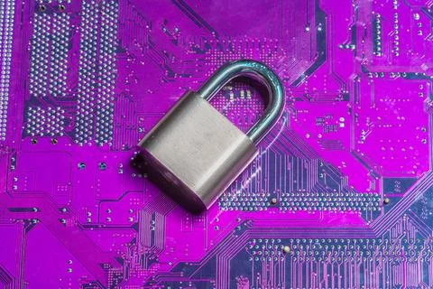 Padlock on a computer circuit board Stockfoto's