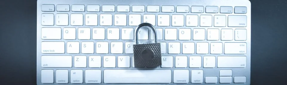 Padlock on computer keyboard. cyber security concept Stockfoto's