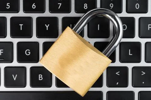 Padlock on a laptop computer keyboard. Foto stock