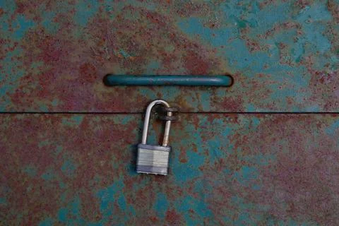 Padlock metal rust background with lock door security rough rusty iron painte Foto stock