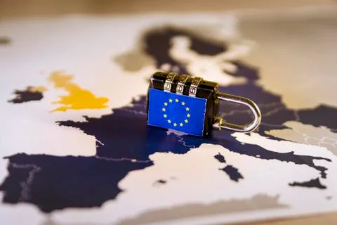 Padlock over EU map, GDPR metaphor Foto stock
