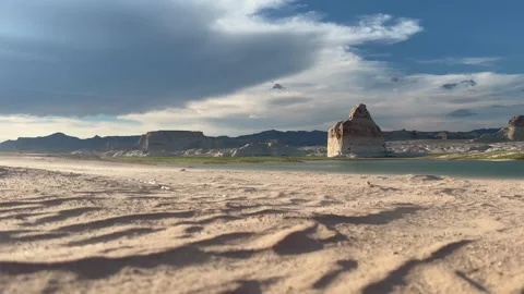 Page, Arizona - Low angle view of Lone Rock 库存影片 254740253