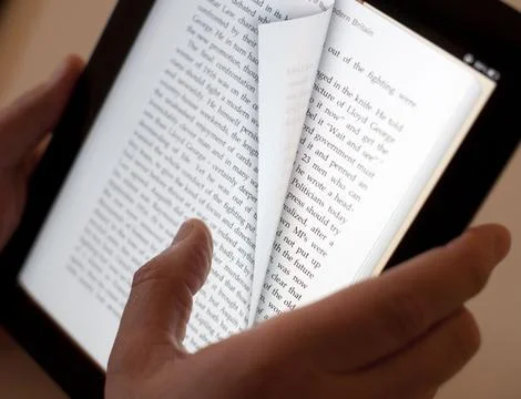 Page Turning On The Ipad 2 - Jonathan Margolis Road Tests E-readers (electronic  Stock Photos