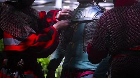 Pages help put the Landsknecht armor 스톡 동영상 64300345