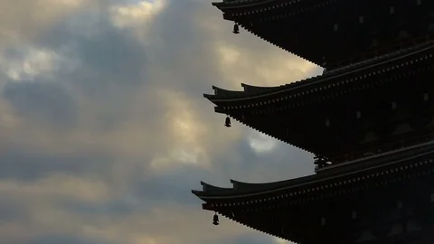 Pagoda and moving clouds. Time lapse. Video stock 100614502