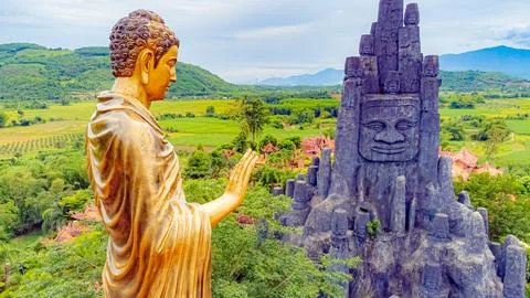 Pagoda of a Thousand Faces. Photos