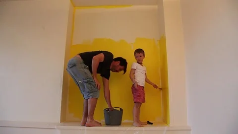 To paint an apartment, paints the wall Stock Footage 83343078