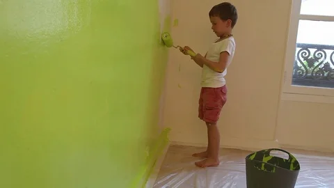 To paint an apartment, paints the wall Stock Footage 83343230