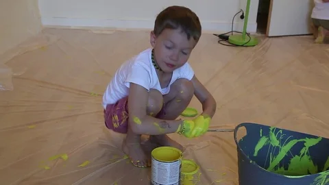 To paint an apartment, paints the wall Stock Footage 83343329