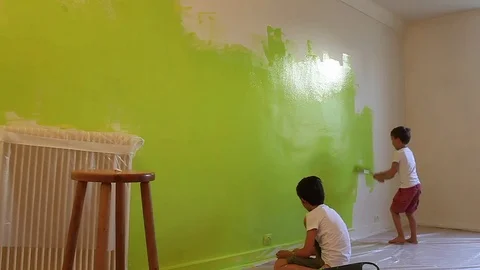 To paint an apartment, paints the wall Stock Footage 83343386