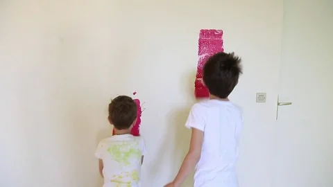 To paint an apartment, paints the wall Stock Footage 83343615