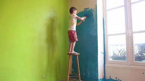 To paint an apartment, paints the wall Stock Footage 83343736
