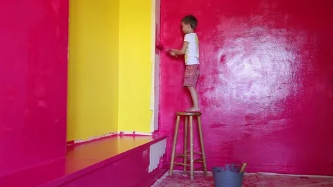 To paint an apartment, paints the wall Stock Footage 83343807