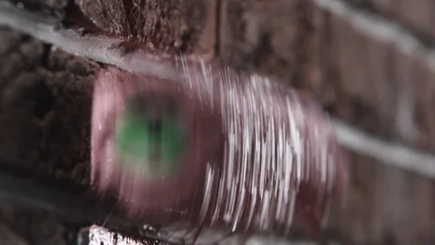 Paint a brick wall Vidéo 112127959