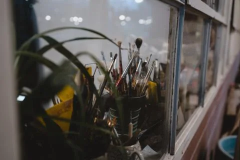 Paint Brushes in Window 库存照片