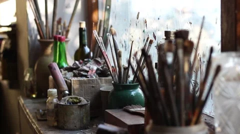 Paint Brushes on the windowsill Vídeo Stock 59918299