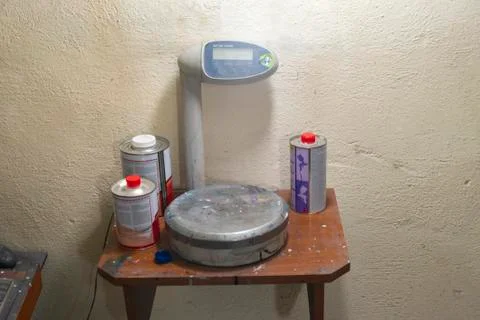 Paint-  cans - scale Stockfoto's