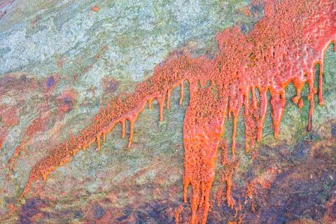 Paint or other liquid is splashed on the stone. Foto stock