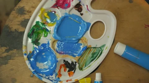 Paint on a plastic paint palette 스톡 동영상 155410154