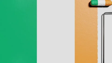 Paint roller with a chrome handle rolls paint flag Irish Vidéo 160407511