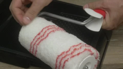 This Paint Roller with Tray is perfect for achieving a smooth and even Видео 281328361