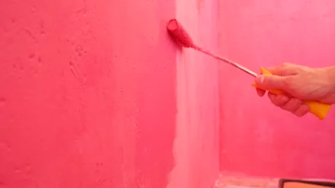 Paint the wall with a pink paint roller. 動画素材 134950541