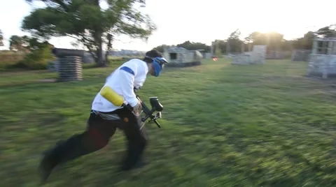 Paintball Running shot Stockbeeldmateriaal 49312802