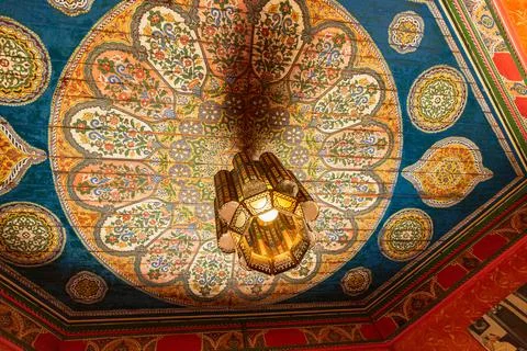 Painted ceiling with floral pattern in the Restaurant in Mosque of Paris Stockfoto's