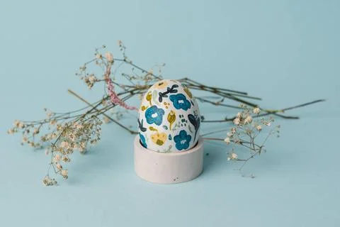 Painted chicken egg in floral pattern. DIY craft for easter holidays with ... Stock Photos