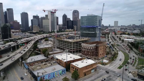 Painted Deep Ellum mural and warehouses east of downtown Dallas 動画素材 97697327