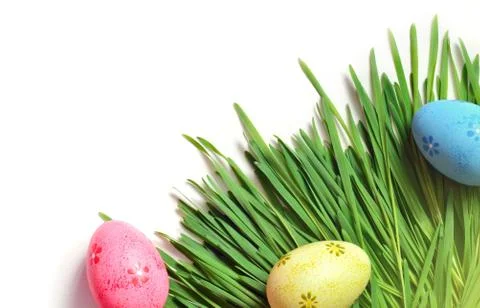 Painted Easter eggs on green grass isolated on white. Foto stock