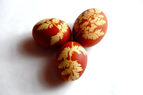Painted Easter eggs on a white background. Floral pattern on a red eggshell. 스톡 사진