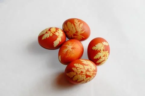 Painted Easter eggs on a white background. Floral pattern on a red eggshell. 스톡 사진